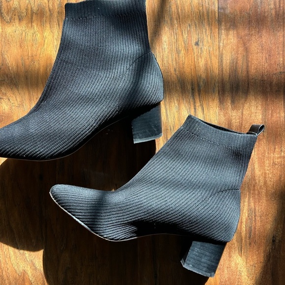 Black Ankle Boots Women’s Size 9 Stretch Business Casual - Picture 1 of 7